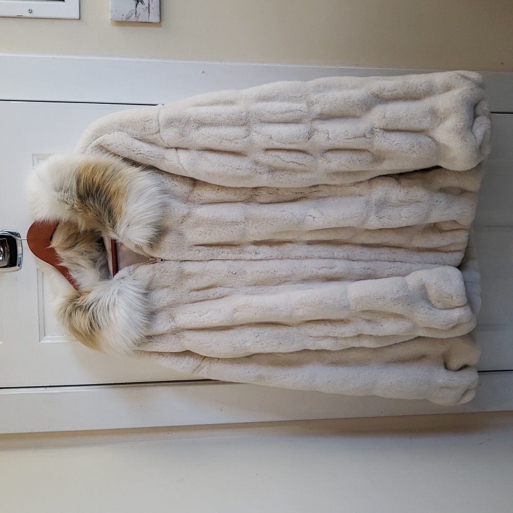 Donna Salyers' Fabulous Furs Soft Faux Fur Jacket w Zipper, Elasticized Cuffs